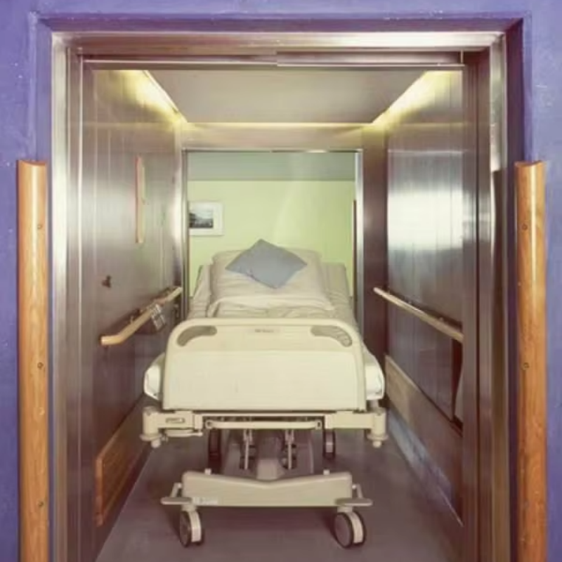 Elevatore per barelle ospedaliere VTEH101 con azionamento CA Certificato ISO ad alta capacità per il trasporto di barelle pazienti Funzionamento regolare e sicuro